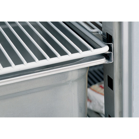 Table frigorifique ventilée + Kit 6 Roues inox + 3 Grilles rilsanisée 