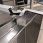 Soubassement ouvert, sur pieds inox réglables