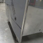 Soubassement ouvert, sur pieds inox réglables