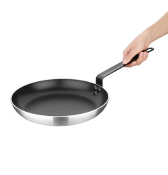 Poêle aluminium antiadhésive téflon avec manche noir Nisbets Essentials 28 cm