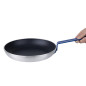 Poêle en aluminium antiadhésive Hygiplas Teflon Platinum Plus avec poignée bleue 28cm