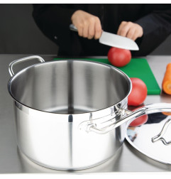 Braisière inox avec couvercle Nisbets Essentials 24 cm