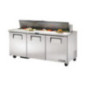 Comptoir de préparation 3 portes 538L True 18 GN 1/6 TSSU-72-18-HC 