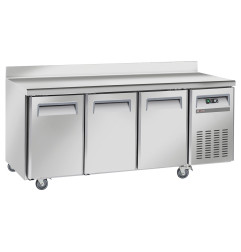 Table frigorifique, ventilé, 3 portes GN 1/1, avec dosseret, sur roues, 2 avec freins