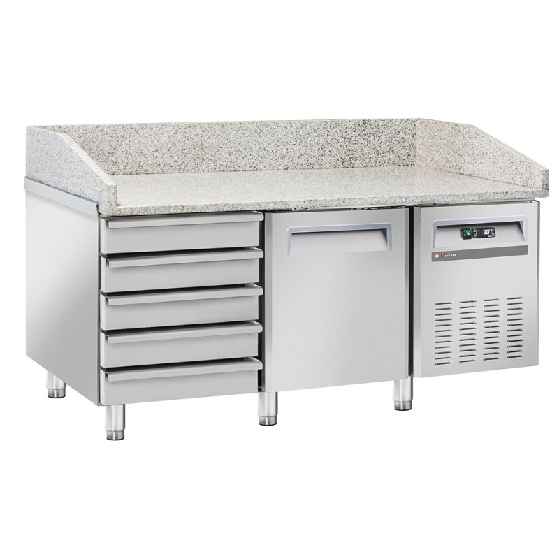 Table frigo pizzeria, 1 porte EN 600x400, 5 tiroirs neutres EN 600x400, sur roues, 2 avec freins Table frigo pizzeria, 1 porte EN 600x400, 5 tiroirs neutres EN 600x400, sur roues, 2 avec freins
